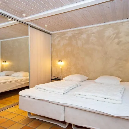 8 Person Holiday In Henne